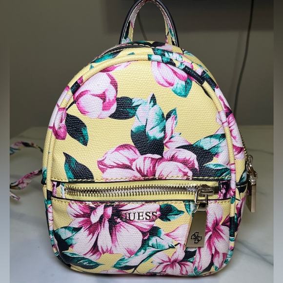 Guess small backpack - Picture 2 of 4